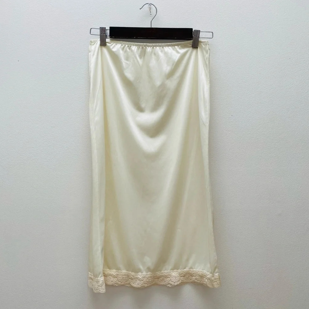 Vintage - Cream Lace Lined Slip